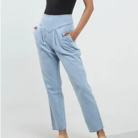 High waisted pink tuck denim pant