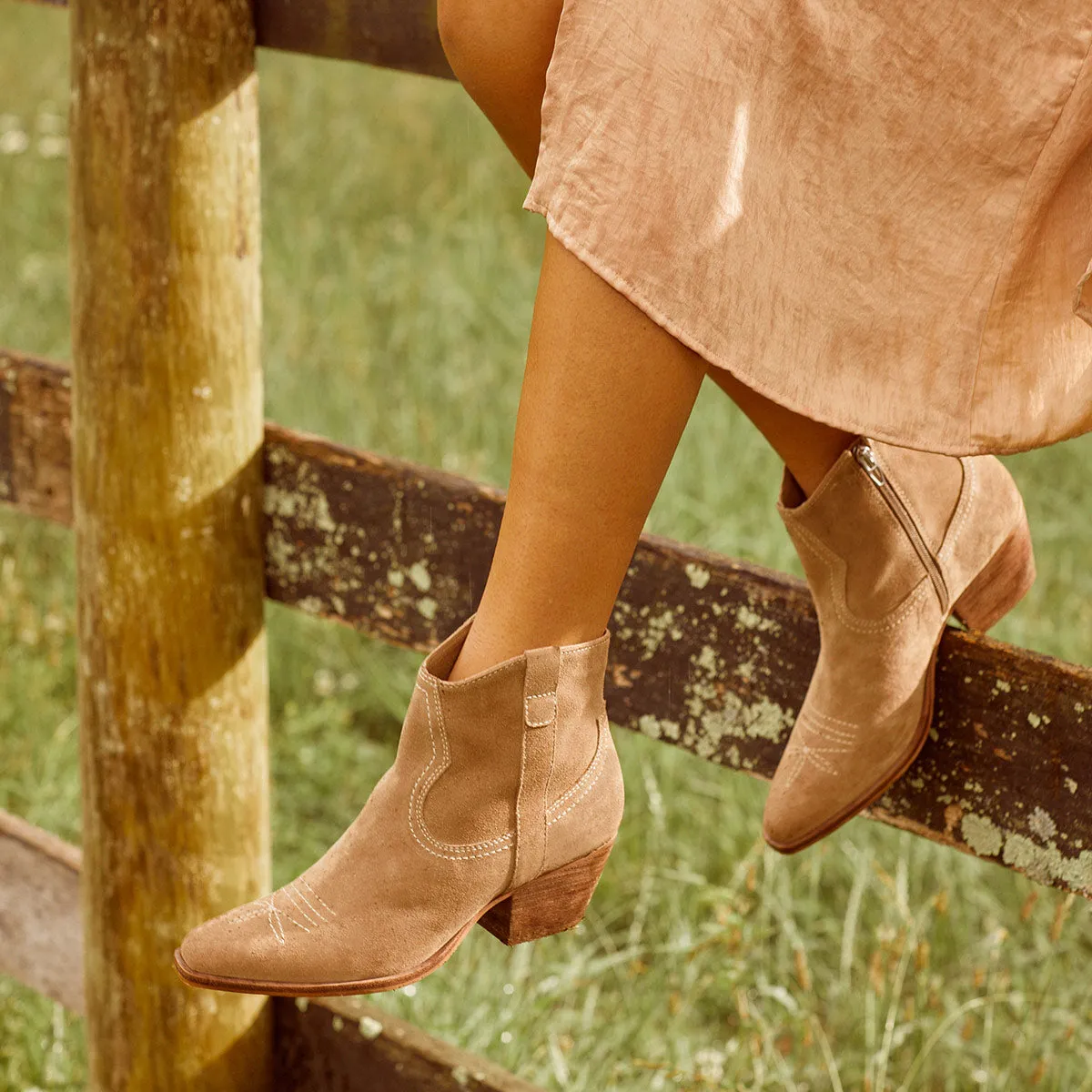 SILMA BOOTIES TRUFFLE SUEDE re:vita